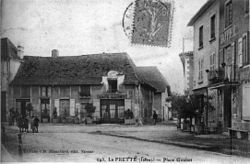 La Frette, place Goubet en 1906, p 89 de L'Isère les 533 communes - cliché C D Blanchard, éditeur à Vienne